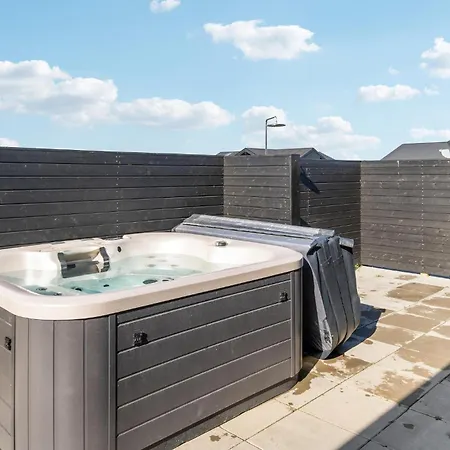 4 Bedroom Stunning In *