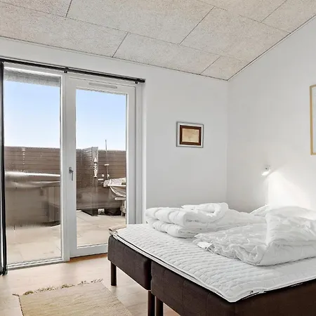 4 Bedroom Stunning In Prázdninový dům Haderslev