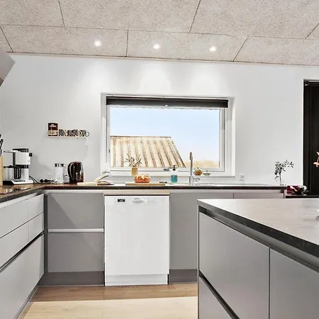 4 Bedroom Stunning In Holiday home