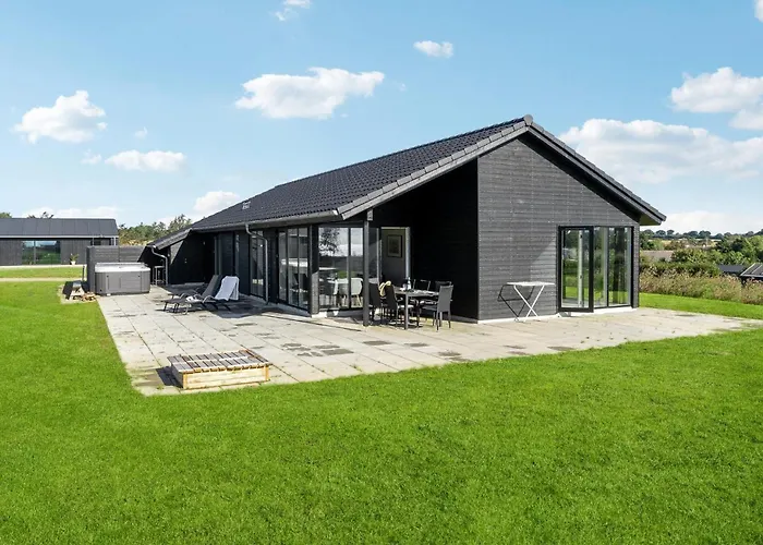 4 Bedroom Stunning In * הדרסלב