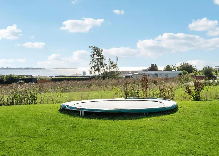 בית נופש 4 Bedroom Stunning In הדרסלב