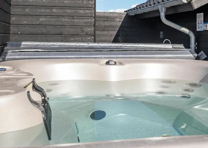 4 Bedroom Stunning In הדרסלב