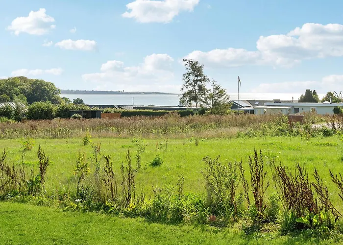 בית נופש 4 Bedroom Stunning In הדרסלב