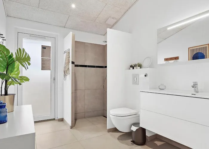 בית נופש 4 Bedroom Stunning In הדרסלב