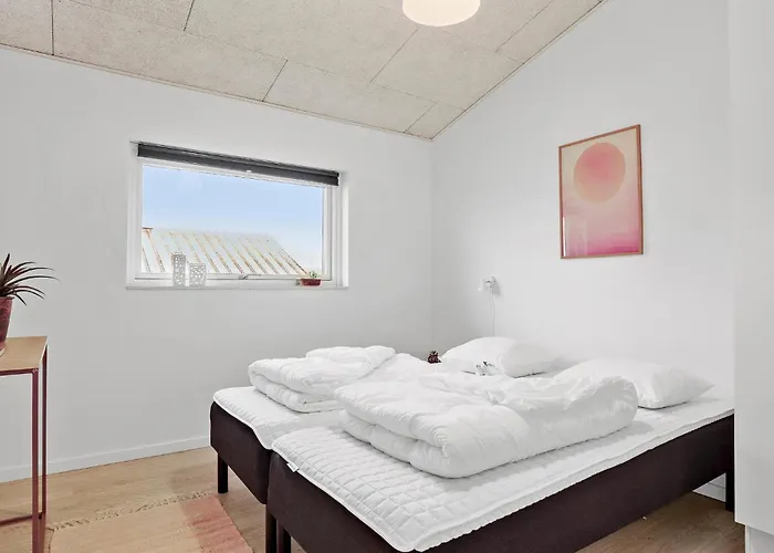 4 Bedroom Stunning In * הדרסלב