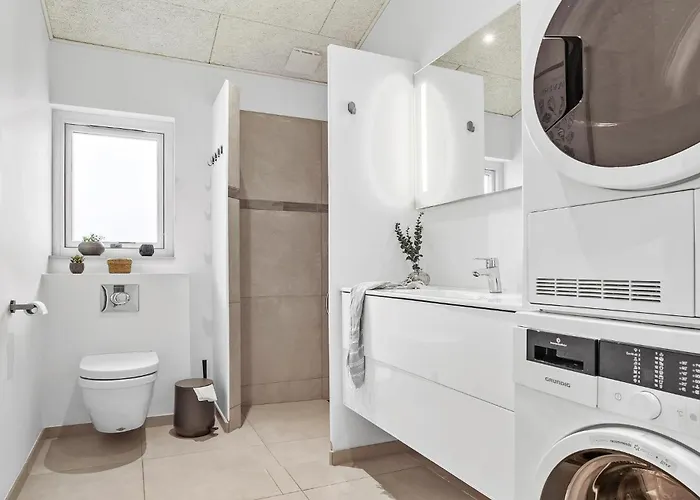 בית נופש 4 Bedroom Stunning In