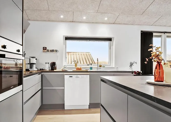 4 Bedroom Stunning In בית נופש