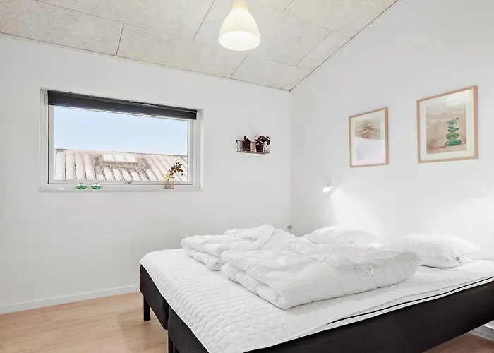 בית נופש 4 Bedroom Stunning In *