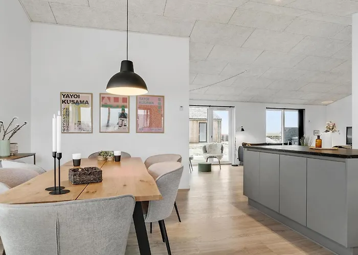 4 Bedroom Stunning In * הדרסלב