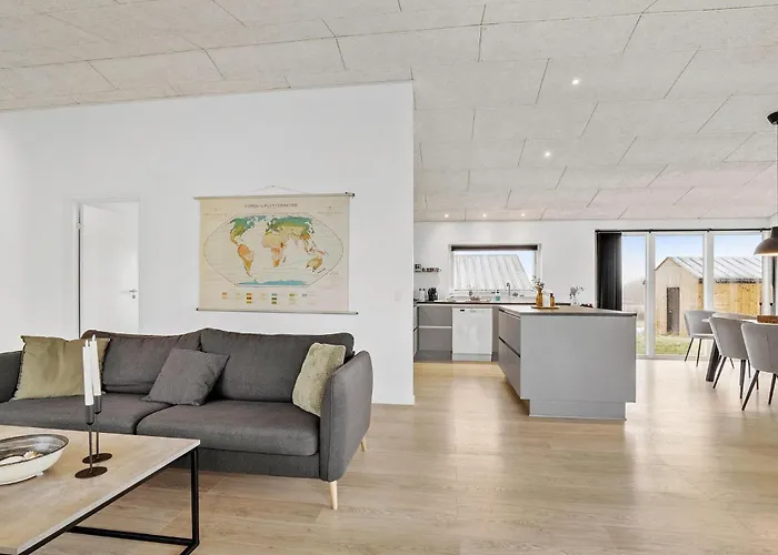 4 Bedroom Stunning In בית נופש הדרסלב